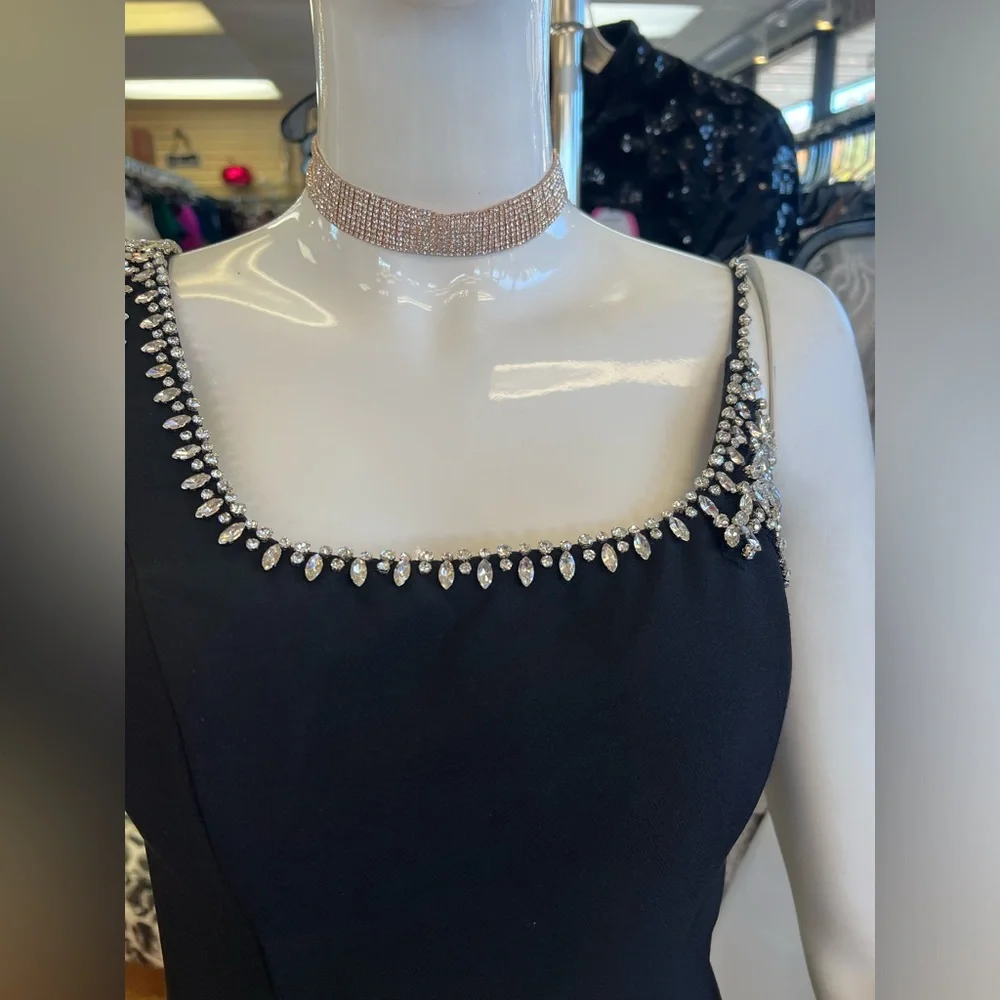 Jovani 09116 size 8 black dress with slit and low back with ruched butt - Picture 2 of 4